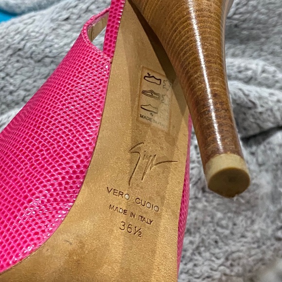 Great condition 

giuseppe zanotti pumps - Picture 4 of 4